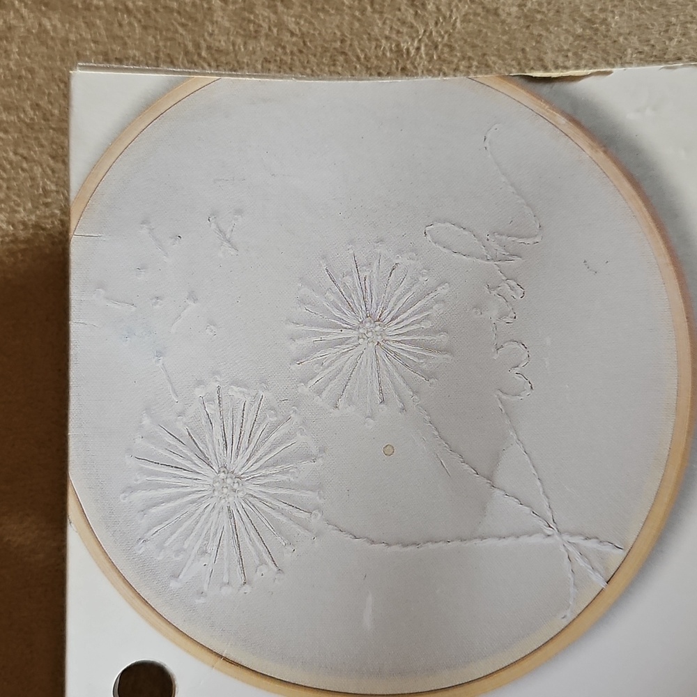 Loops & Threads Embroidery Kit - Picture 6 of 6
